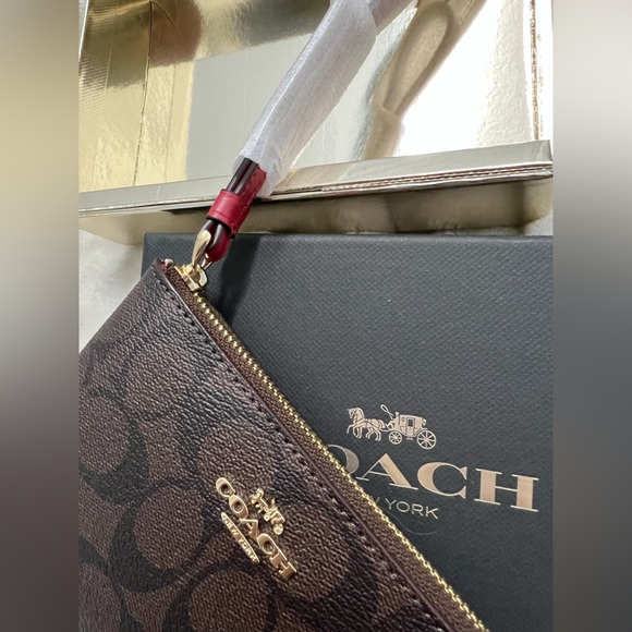 NWT Coach corner zip wristlet - Picture 3 of 4
